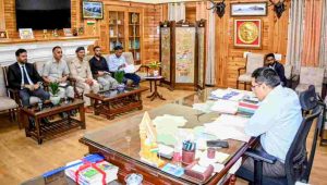 अंतरराष्ट्रीय मिंजर मेला-2026 के आयोजन के संबंध में जिला मुख्यालय चंबा में बैठक का आयोजन किया गया, जिसकी अध्यक्षता उपायुक्त मुकेश रेपसवाल ने की।