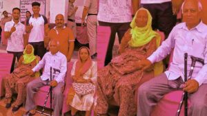 हिमाचल प्रदेश में पंचायतीराज चुनाव के पहले चरण में मतदान को लेकर लोगों में भारी उत्साह देखने को मिल रहा है। इसी बीच जिला बिलासपुर से लोकतंत्र के प्रति जागरूकता और उत्साह की अनोखी तस्वीर सामने आई, जहां 113 वर्षीय बुजुर्ग महिला ने मतदान केंद्र पहुंचकर अपने मताधिकार का प्रयोग किया।