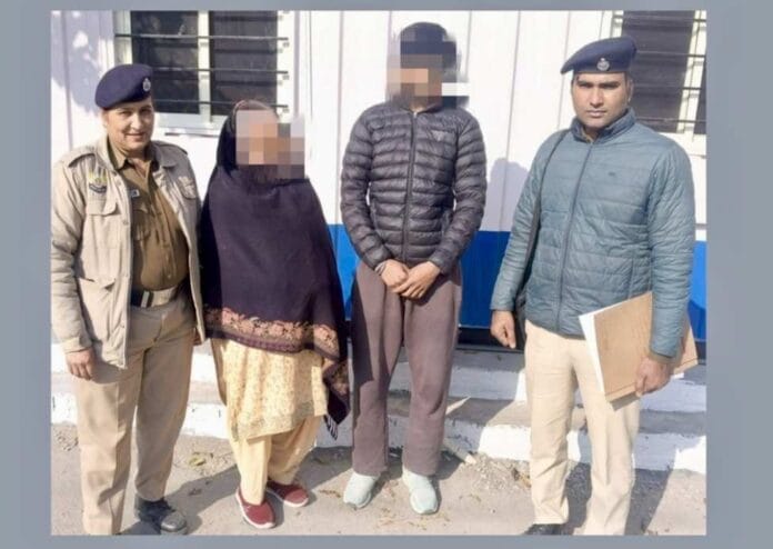 पुलिस को गुप्त सूचना मिली थी कि दोनों मां-बेटा चिट्टे का अवैध कारोबार करते हैं. इसी आधार पर पुलिस ने ये कार्रवाई अमल में लाई.