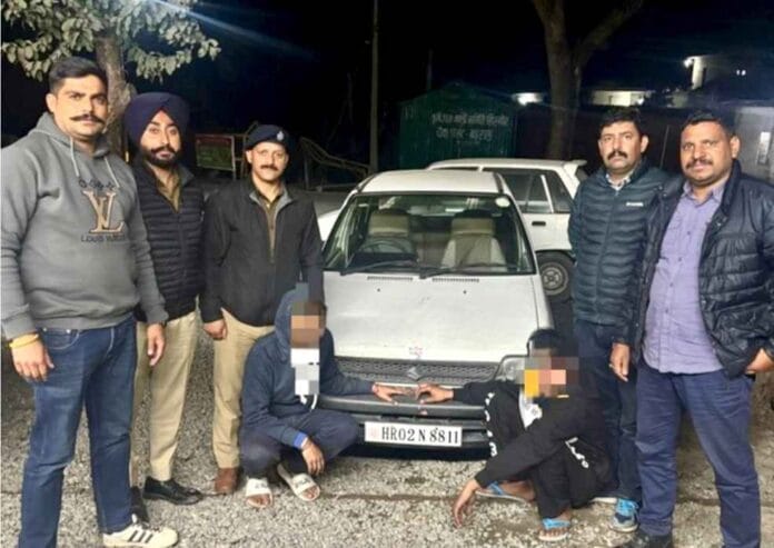 ये मामला गत 28 जनवरी को सामने आया था. उपमंडल पांवटा साहिब के पुलिस थाना पुरूवाला को सूचना मिली थी कि सतौन के नजदीक मानल गांव के पास सड़क से नीचे किसी हरियाणा नंबर की नामालूम गाड़ी वाले ने खाई में एक व्यस्क व्यक्ति के शव को फैंक दिया है.