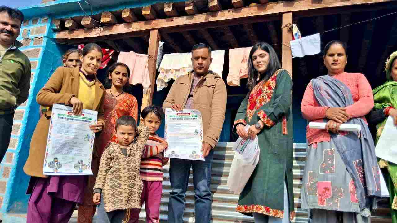 Campaign launched to increase the number of children in government schools, parents also came forward along with teachers.