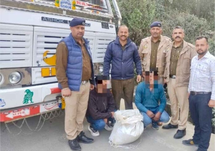 भुक्की के साथ दो गिरफ्तार