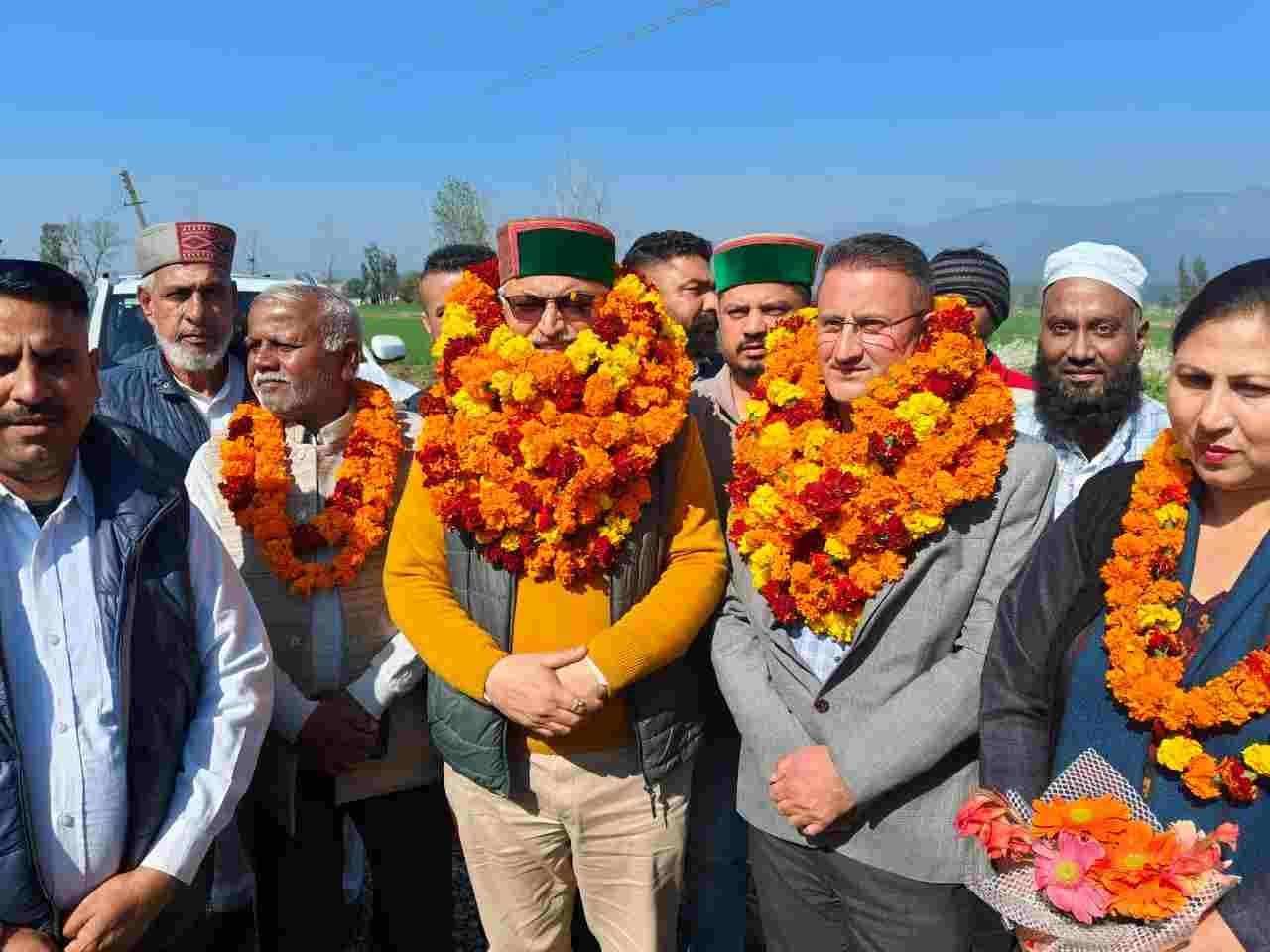 अजय सोलंकी ने कहा कि 6 करोड़ रुपए की लागत से निर्मित इस सौर ऊर्जा प्रोजेक्ट की बिजली उत्पादन क्षमता एक मेगावॉट है, जो क्षेत्र में हरित ऊर्जा को बढ़ावा देने के साथ-साथ सतत विकास के लक्ष्यों की पूर्ति में महत्वपूर्ण भूमिका निभाएगी.