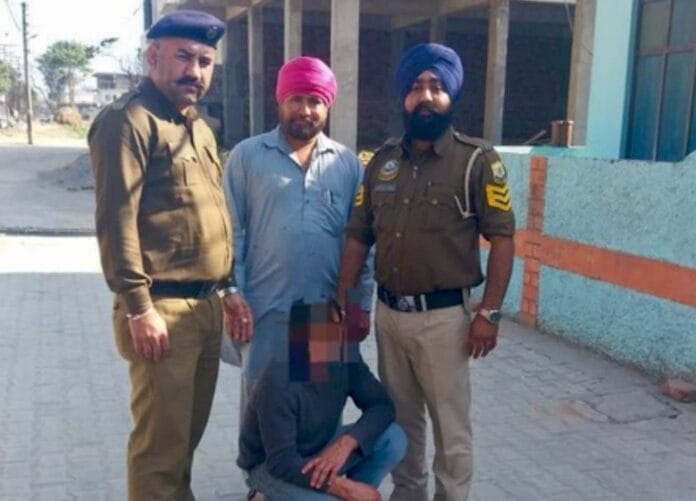 जिला सिरमौर पुलिस का नशे के खिलाफ अभियान जारी है. पुलिस एक के बाद एक नशा तस्करों पर शिकंजा कस रही है. नशा तस्करी के सबसे ज्यादा मामले पांवटा साहिब से सामने आ रहे हैं. पुलिस आए दिन नशा तस्करों को सलाखों के पीछे पहुंचाया रही है.