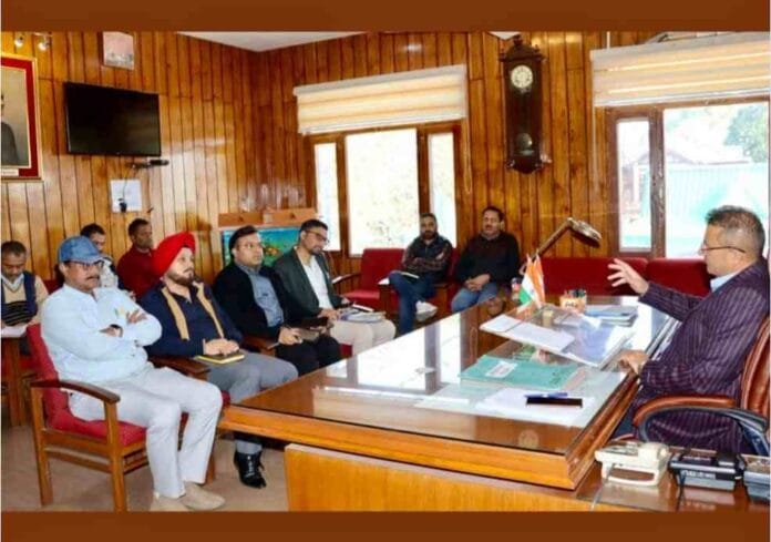 उन्होंने बताया कि इस नेशनल हाईवे का निर्माण कार्य 80 प्रतिशत तक पूर्ण हो चुका है. अब इसका 20 प्रतिशत कार्य शेष रह गया है, जिसे शीघ्र पूरा कर दिया जाएगा. 