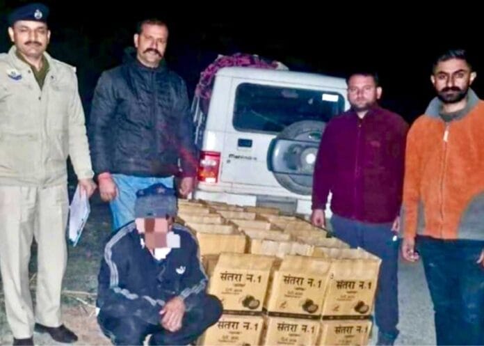 पुलिस ने गुप्त सूचना के आधार पर सनौरा-नेरीपुल सड़क पर डुंगूनाला में नाका लगाया था. इसी बीच सनौरा की तरफ से एक बोलेरो जीप गाड़ी नंबर