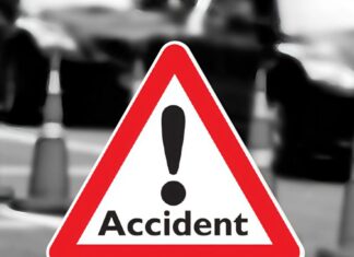 तीखा मोड़ बना जानलेवा: सैंज घाटी में बोलेरो कैंपर खाई में गिरी, चालक समेत दो की दर्दनाक मौत