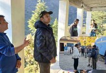 DC मंडी पहुंचे सुधार और सिल्हबुधाणी, व्यापक नुकसान के बाद जारी राहत कार्यों की प्रगति का लिया जायजा