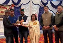 सुल्तानपुर स्कूल में वार्षिक समारोह की धूम, विधायक विनोद सुल्तानपुरी ने नवाजे होनहार