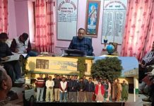 औचक निरीक्षण : 50 फीसदी से कम परिणाम आने पर शिक्षकों से जवाब तलब, सिरमौर के 3 स्कूलों में पहुंचे शिक्षा उपनिदेशक उच्च