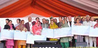 जन संकल्प सम्मेलन में मुख्यमंत्री ने कल्याणकारी योजनाओं के लाभार्थियों को दिए करोड़ों के वित्तीय लाभ