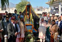 54वां विजय दिवस समारोह: मंडी में शहीदों को पुष्पचक्र अर्पित कर दी श्रद्धांजलि, वीर नारियों को किया सम्मानित