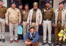 मिट्टी के जले अनार में छिपा रखा था चिट्टा, नाहन पुलिस ने मकान में दबिश देकर किया गिरफ्तार, नकदी और आभूषण भी बरामद