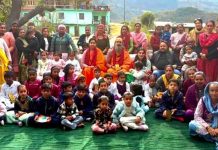 काली मठ के पीठाधीश्वर स्वामी शरभेश्वरानंद भैरव महाराज ने गोद लिया पलाशला स्कूल