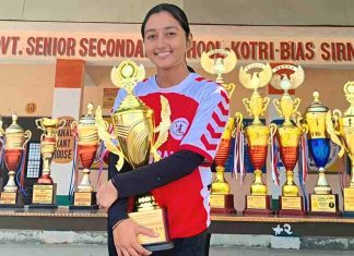 सिरमौर की ये होनहार छात्रा खेलेगी नेशनल हैंडबॉल, विषम परिस्थितियां भी नहीं रोक पाई बढ़ते कदम