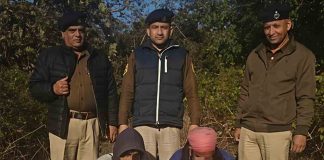 नाहन में नशे का सेवन करते रंगे हाथों धरे दो युवक, मौके से नशा करने का सामान भी पकड़ा