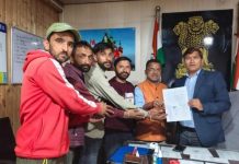 एनएच-707 चौड़ीकरण में लापरवाही के आरोप, आरजीबी कंपनी और मोर्थ के खिलाफ ग्रामीणों ने कफोटा में खोला मोर्चा