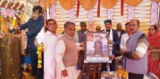 उपमुख्यमंत्री ने महाशिवरात्रि पर ऐतिहासिक शिव मंदिर बाथड़ी में नवाया शीश