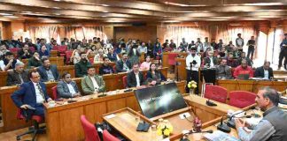 अप्रत्याशित बादल फटने की घटनाएं और सिकुड़ते ग्लेशियर जलवायु परिवर्तन के संकेत : मुख्यमंत्री