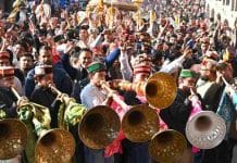 वाद्य यंत्रों की अलौकिक ध्वनियां, मंडी में देव समागम करवा रहा दिव्य एहसास, हर तरफ श्रद्धालुओं का सैलाब