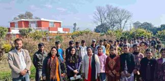 धौलाकुआं में विद्यार्थियों ने सीखीं आधुनिक खेती की तकनीकें, पुष्प और फल उत्पादन का लिया व्यावहारिक प्रशिक्षण