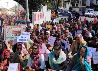 कॉम्प्लेक्स सिस्टम के विरोध में प्रदेशभर में प्राथमिक शिक्षकों का प्रदर्शन, अधिसूचना वापस लेने की मांग, हर जिले में हल्ला बोल