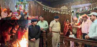 श्री महामाया बालासुंदरी मंदिर त्रिलोकपुर में उमड़ी आस्था, 9000 श्रद्धालुओं ने नवाया शीश, लाखों में बरसा चढ़ावा