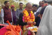 सुनील शर्मा बिट्टू ने धनवीं की छिंज कमेटी को दिए 11 हजार रुपए