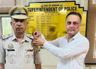 कंधों पर चमके नए स्टार: लखबीर सिंह बने सब-इंस्पेक्टर, एसपी विनोद धीमान ने पिपिंग सेरेमनी में किया अलंकृत