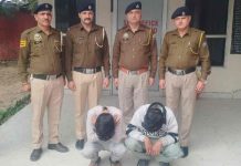 रेलवे फाटक के पास बाइक पर बैठे थे दो युवक, पुलिस पहुंची और खुल गया ‘चिट्टे’ का राज, दोनों काबू