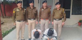 रेलवे फाटक के पास बाइक पर बैठे थे दो युवक, पुलिस पहुंची और खुल गया ‘चिट्टे’ का राज, दोनों काबू