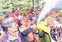 ‘ओक ओवर’ में होली का उल्लास, CM सुक्खू ने हर वर्ग के लोगों संग मनाया रंगों का पर्व