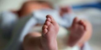 इंसानियत को झकझोर देने वाली घटना, बेटी को जन्म देने के बाद अस्पताल में छोड़ गए माता-पिता