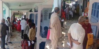 आयुष विभाग ने मनवीं में जांचा 200 से ज्यादा लोगों का स्वास्थ्य, योग और प्राणायाम का अभ्यास भी कराया