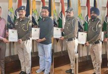 काठा लूट और गोल मार्केट ठगी का त्वरित खुलासा करने वाले ये पुलिसकर्मी सम्मानित, एसपी विनोद धीमान ने नवाजे