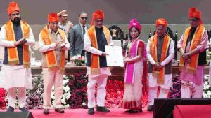 बिहार के पूर्वी चंपारण के मोतिहारी में महात्मा गांधी केंद्रीय विश्वविद्यालय के तीसरे दीक्षांत समारोह में उपराष्ट्रपति सी. पी. राधाकृष्णन ने छात्रों को संबोधित करते हुए “राष्ट्र प्रथम” को जीवन का मार्गदर्शक सिद्धांत बनाने का आह्वान किया।
