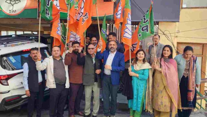 भाजपा स्थापना दिवस भारतीय जनता पार्टी के स्थापना दिवस के अवसर पर भाजपा शिमला मुख्यालय दीपकमल चक्कर में धूमधाम से कार्यक्रम का आयोजन किया गया। इस अवसर पर बड़ी संख्या में कार्यकर्ताओं ने भाग लेकर पार्टी के प्रति अपने समर्पण और उत्साह का प्रदर्शन किया।