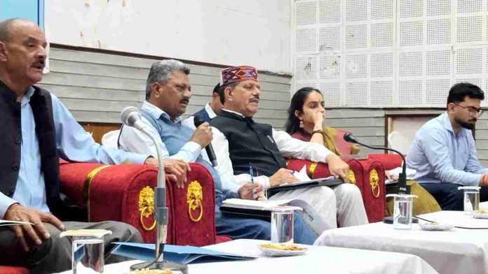 जिला योजना विकास एवं 20-सूत्रीय कार्यक्रम की बैठक जिला योजना विकास एवं 20-सूत्रीय कार्यक्रम समीक्षा समिति की बैठक सोमवार को यहां बचत भवन में भोरंज के विधायक सुरेश कुमार की अध्यक्षता में आयोजित की गई, जिसमें सुजानपुर के विधायक कैप्टन रणजीत सिंह, मार्केंटिंग बोर्ड के अध्यक्ष कुलदीप सिंह पठानिया और समिति के अन्य गैर सरकारी सदस्यों ने भी भाग लिया।