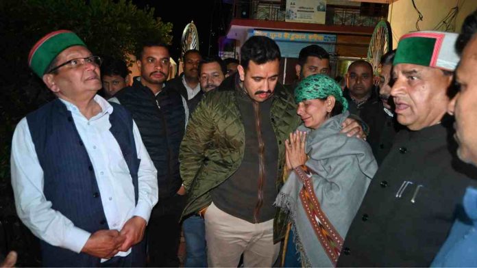 अग्निकांड प्रभावित परिवार कुल्लू इस दौरान उन्होंने पीड़ित परिवार से भेंट कर उनका हालचाल जाना और इस कठिन समय में उन्हें हर संभव सहायता का आश्वासन दिया।