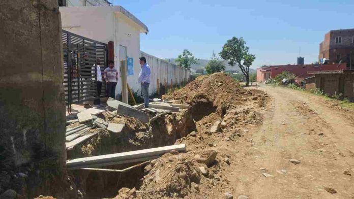 फार्मा कंपनी मोगीनंद औद्योगिक क्षेत्र कालाअंब के मोगीनंद में जमीन विवाद को लेकर तोड़फोड़ का मामला सामने आया है। पुलिस थाना कालाअंब में इस संबंध में केस दर्ज कर जांच शुरू कर दी गई है।