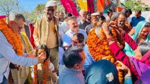 बनेठी में विधायक सोलंकी, बैसाखी के पावन अवसर पर नाहन विधानसभा क्षेत्र के बनेठी में आयोजित पारंपरिक मेले में विधायक अजय सोलंकी ने शिरकत की। इस दौरान उन्होंने शिरगुल महाराज के दरबार में पहुंचकर आशीर्वाद लिया