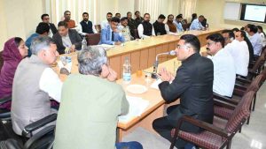 बैठक में राजेश धर्माणी ने बताया कि मिलेनियम पॉलिटेक्निक कॉलेज सरोल में उपलब्ध अतिरिक्त भूमि को मेडिकल कॉलेज चंबा की मांग पर उसे हस्तांतरित करने बारे विचार किया जाएगा, बशर्तें कि बदले में चिकित्सा महाविद्यालय पॉलिटेक्निक कॉलेज की आगामी योजना के लिए वित्तीय सहयोग करने में सहमत हो।