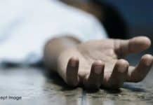 हिमाचल: आर्थिक तंगी से परेशान मां ने बीमार बेटे के साथ उठाया ये खौफनाक कदम, इलाके में हड़कंप जिला मुख्यालय बिलासपुर में एक ऐसी हृदयविदारक घटना सामने आई, जिसने पूरे क्षेत्र को झकझोर कर रख दिया है। दिल दहला देने वाली ये घटना रौड़ा सेक्टर में पेश आई, जहां किराये के मकान में रह रही एक बुजुर्ग महिला ने अपने बीमार बेटे के साथ कोई जहरीला पदार्थ खिलाकर आत्महत्या कर ली।