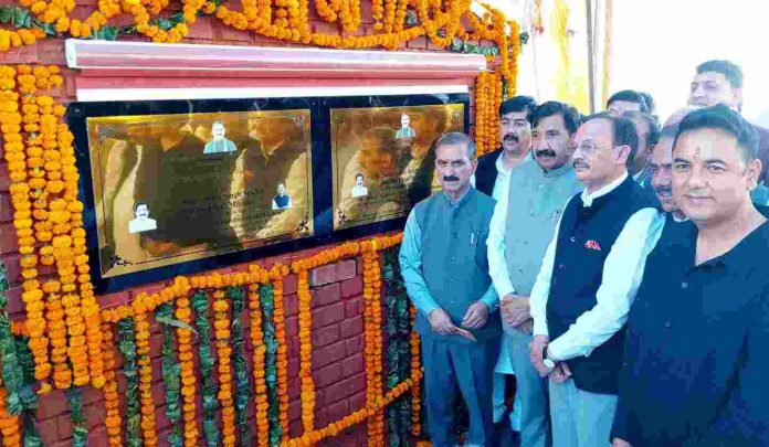 मुख्यमंत्री ने कहा कि बल्क ड्रग पार्क परियोजना राष्ट्रीय महत्त्व की परियोजना है। उन्होंने अधिकारियों को इसके कार्यों की गति को और तेज करने के निर्देश दिए। उन्होंने कहा कि आगामी छह से आठ महीनों के भीतर यहां धरातल पर इसका कार्य स्पष्ट रूप से दिखाई दिया जाए।