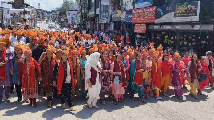 जिला बिलासपुर के घुमारवीं में पांच दिवसीय राज्य स्तरीय ग्रीष्मोत्सव मेला-2026 का शुभारंभ पारंपरिक रीति-रिवाजों, सांस्कृतिक उल्लास और जनसहभागिता के साथ भव्य रूप में शुभारंभ हुआ।