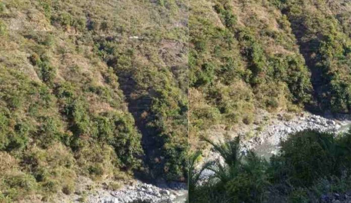 जिला सिरमौर के गिरिपार क्षेत्र में रोनहाट के पास गुरुवार को दर्दनाक हादसा पेश आया, जहां पेट्रोल पंप के समीप एक कार के खाई में गिरने से युवक की मौत हो गई। हादसे के बाद इलाके में शोक का माहौल है।