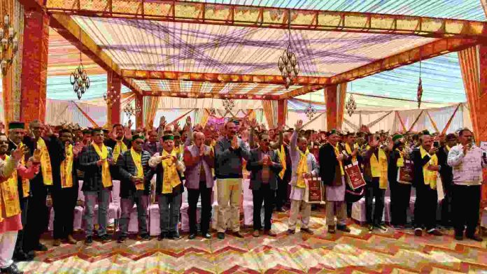 दूसरे दिन के इस अधिवेशन में समिति के सदस्यों और चूड़ेश्वर महाराज के भक्तों ने बढ़-चढ़कर भाग लिया। कार्यक्रम में सेवा कार्यों को और मजबूत बनाने, व्यवस्थाओं में सुधार लाने और श्रद्धालुओं को बेहतर सुविधाएं देने को लेकर व्यापक चर्चा की गई।