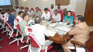 ऊना में समीक्षा बैठक जिला ऊना में जल शक्ति विभाग की विकासात्मक योजनाओं की समीक्षा करते हुए उपमुख्यमंत्री मुकेश अग्निहोत्री ने अधिकारियों को निर्माणाधीन परियोजनाओं में तेजी लाने के निर्देश दिए