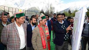 मुख्यमंत्री सुखविंद्र सिंह सुक्खू ने मंगलवार को किन्नौर जिला के कल्पा में राजीव गांधी डे-बोर्डिंग स्कूल और खेल छात्रावास के निर्माणाधीन भवन का निरीक्षण किया। उन्होंने अधिकारियों को डे-बोर्डिंग स्कूल के निर्माण कार्य में तेजी लाने के निर्देश दिए