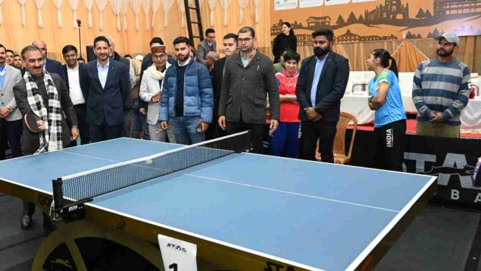 मुख्यमंत्री सुखविंद्र सिंह सुक्खू ने बुधवार को इंदिरा गांधी राज्य खेल परिसर शिमला में 11 अप्रैल, 2026 तक चलने वाली साउथ एशियन यूथ टेबल टेनिस चैम्पियनशिप-2026 का शुभारंभ किया। इस प्रतियोगिता में पांच देशों भारत, श्रीलंका, मालद्वीप, बांग्लादेश और नेपाल के 100 से ज्यादा प्रतिभागी हिस्सा ले रहे हैं।